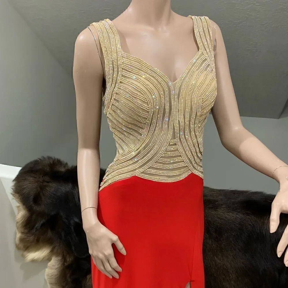 Gorgeous and Stunning Gown with Sparkling Rhinestone Contoured Pattern - Picture 9 of 16